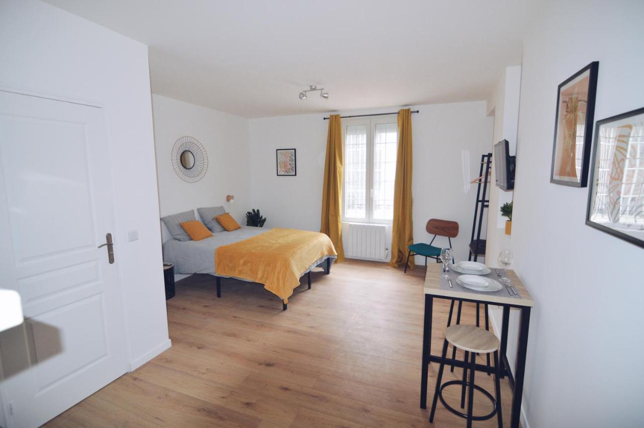 Studios Lsquare Residence Afpa Шательро Екстер'єр фото